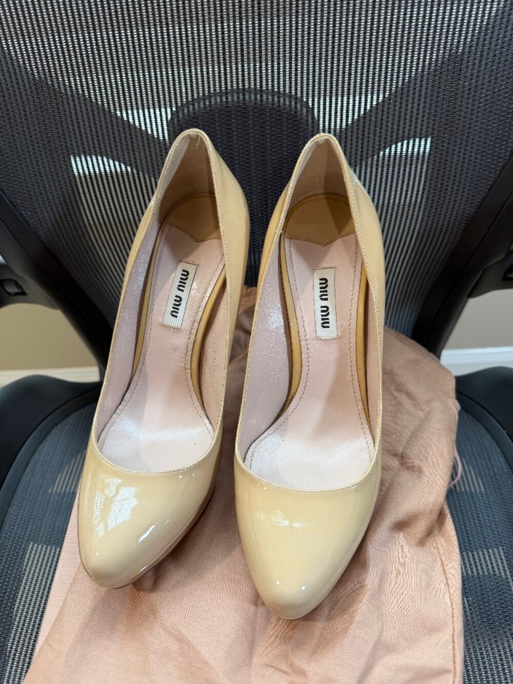 Miu Miu Cipria Nude Patent Leather Platform Pumps Block Heel 38.5 Box